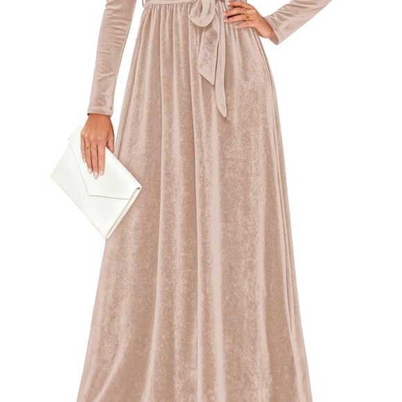 Chic Long Sleeve Velvet Dress in Cream - Picture 11 of 16